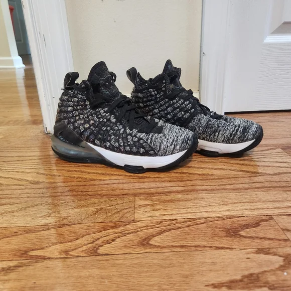 EUC Nike Lebron- size 6Y=women's size 7.5, black and white marl pattern - Picture 5 of 5